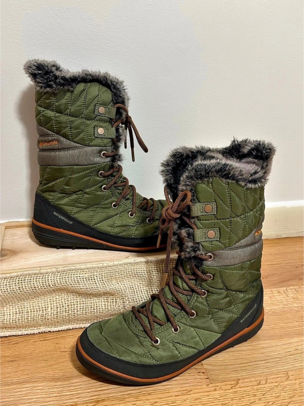 Columbia Heavenly Omni-Heat Waterproof Winter Boots Women’s 9 Green Faux Fur